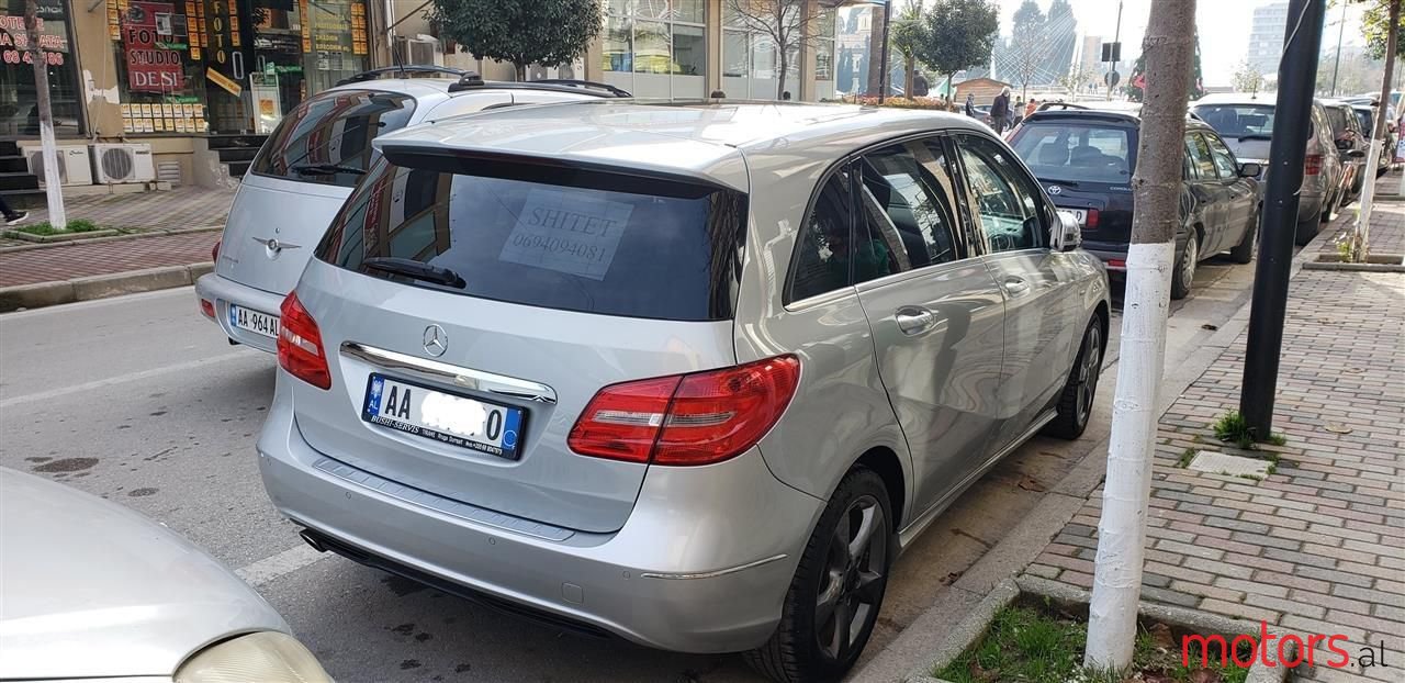 2013' Mercedes-Benz B 180 photo #2