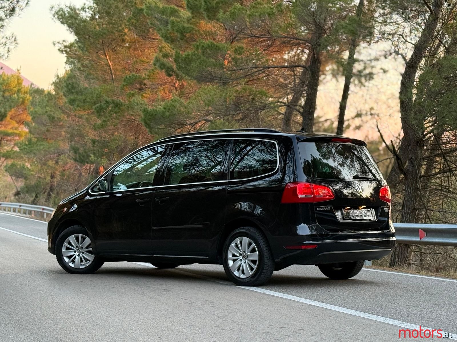 2012' Volkswagen Sharan photo #4