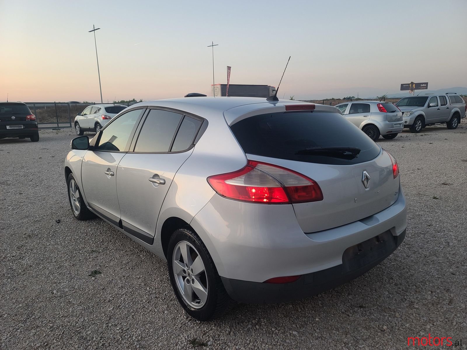 2011' Renault Megane photo #1