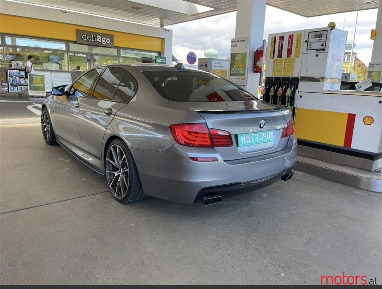 2010' BMW 520 photo #2