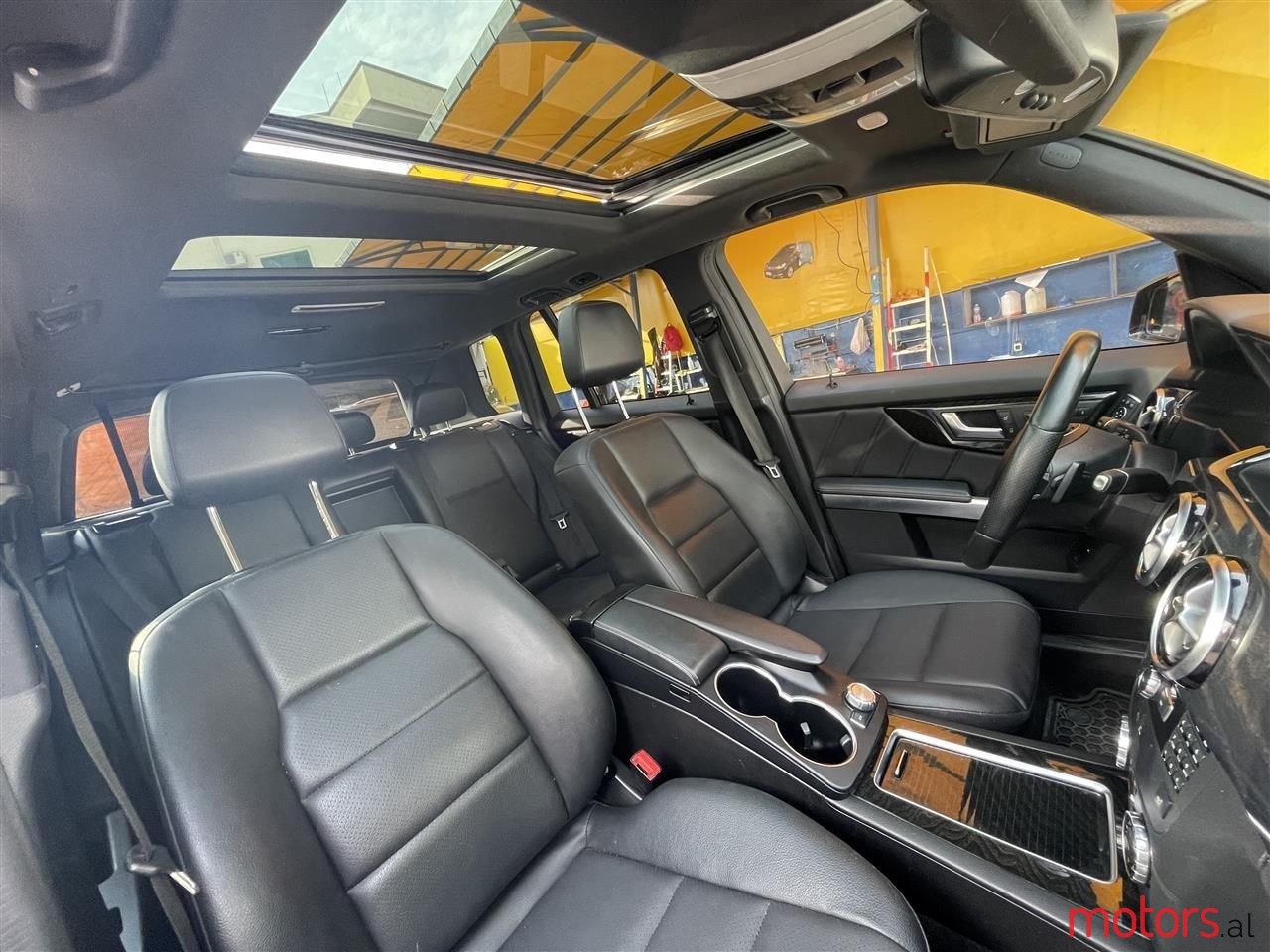 2015' Mercedes-Benz GLK 250 photo #2