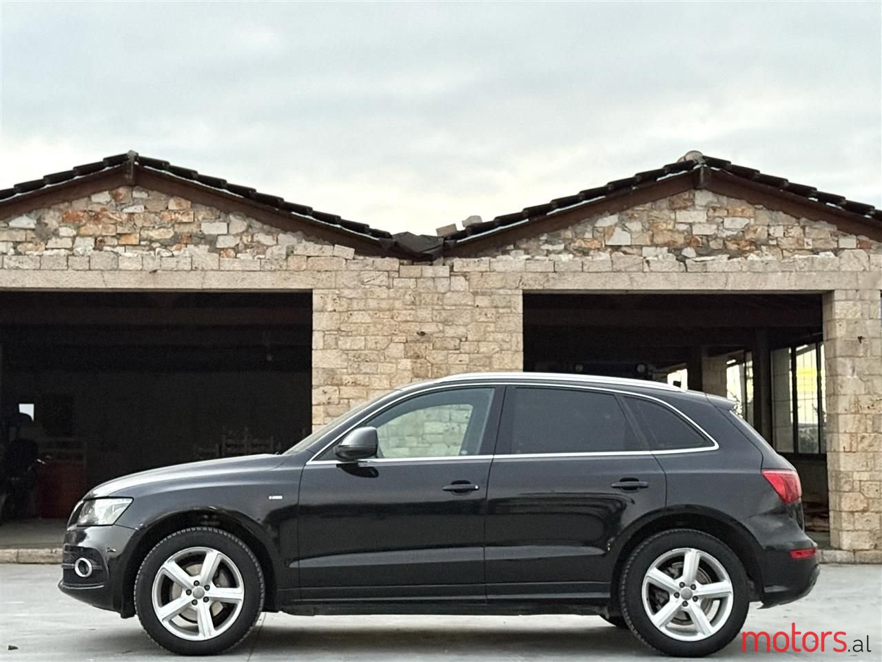 2010' Audi Q5 photo #5