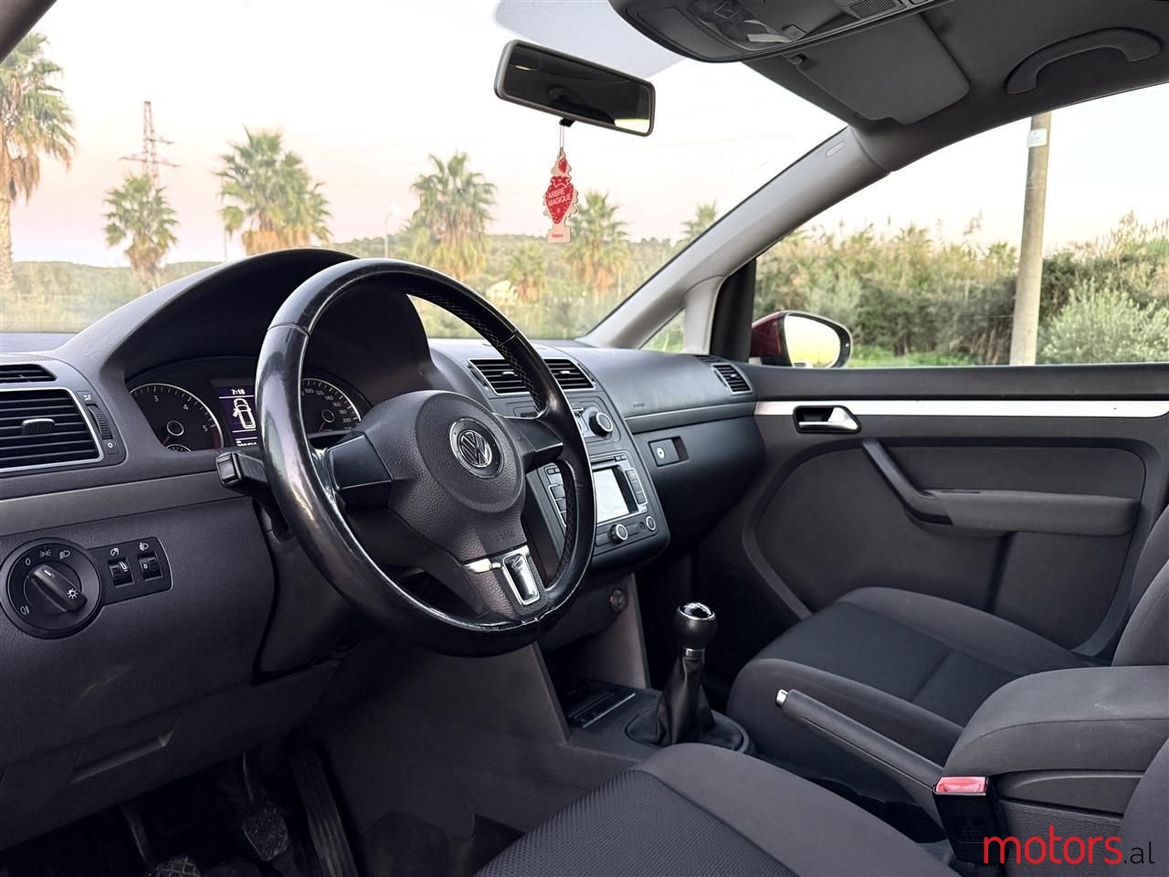 2012' Volkswagen Touran photo #4