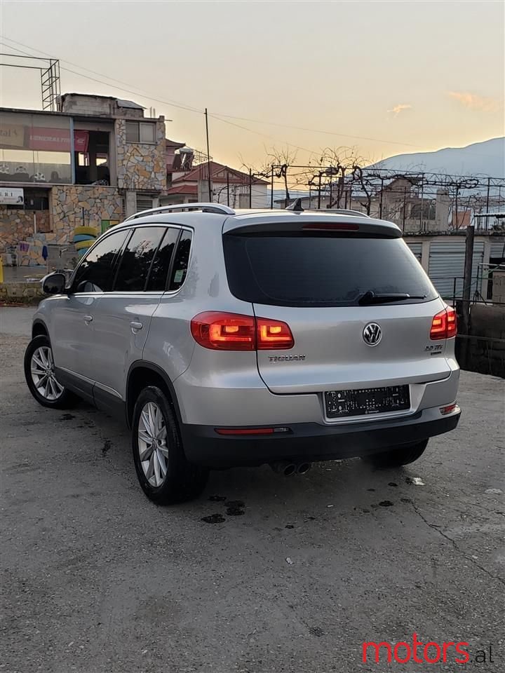 2015' Volkswagen Tiguan photo #3