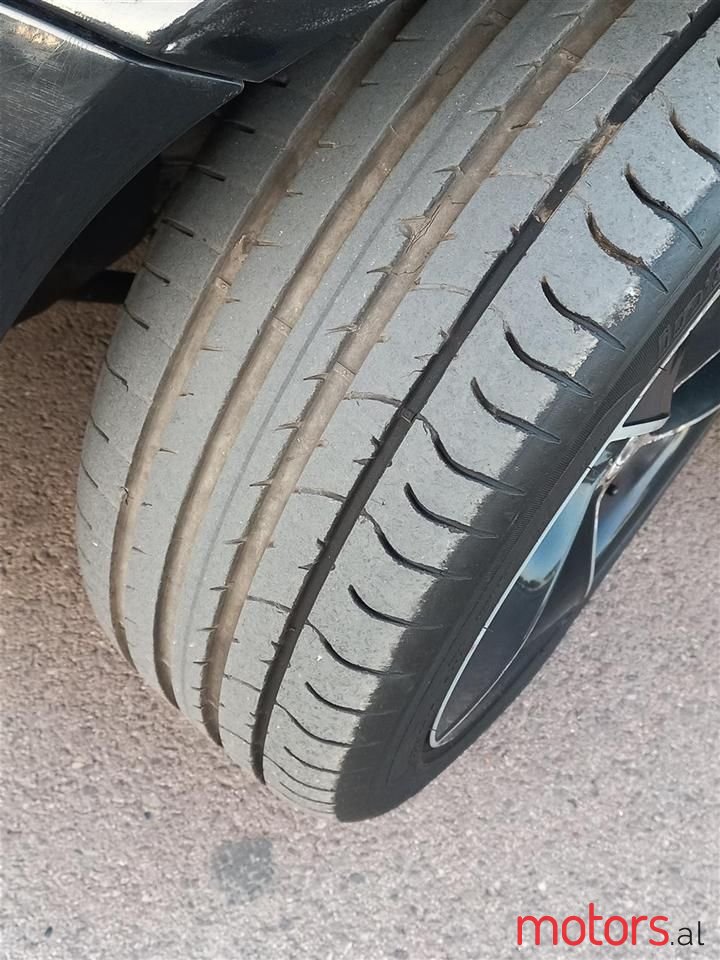 2003' Volkswagen Passat photo #3