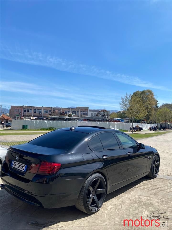 2012' BMW 530 photo #1