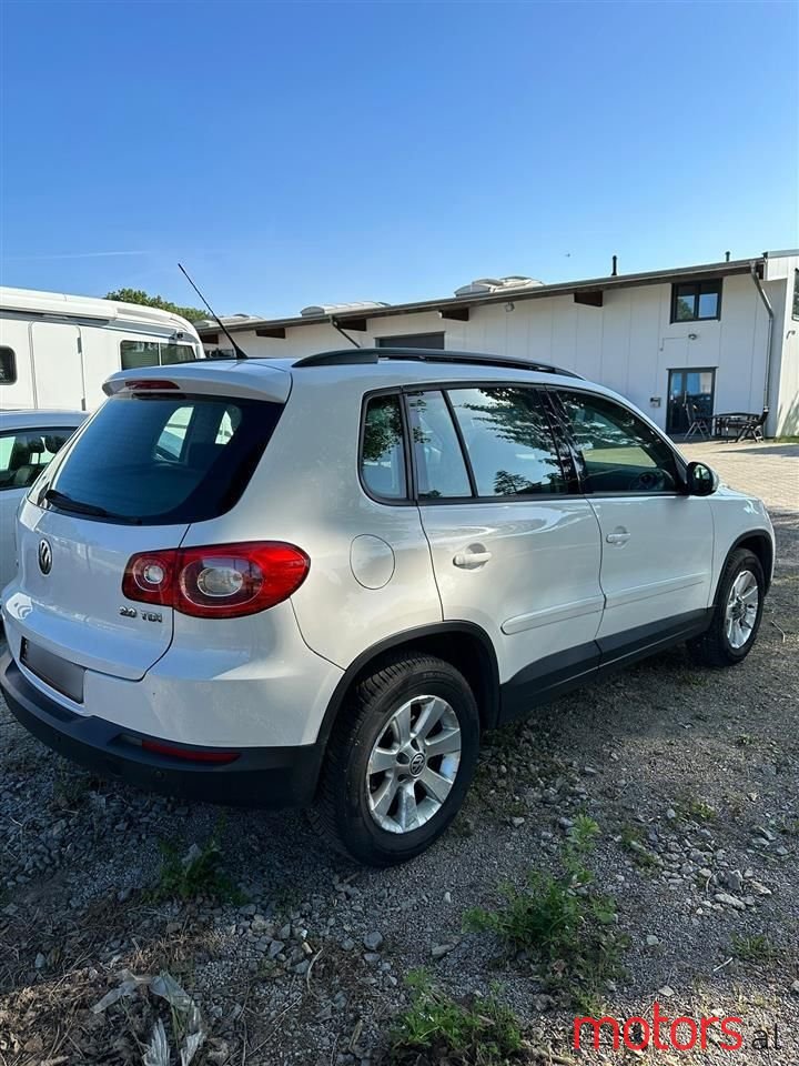 2008' Volkswagen Tiguan photo #3