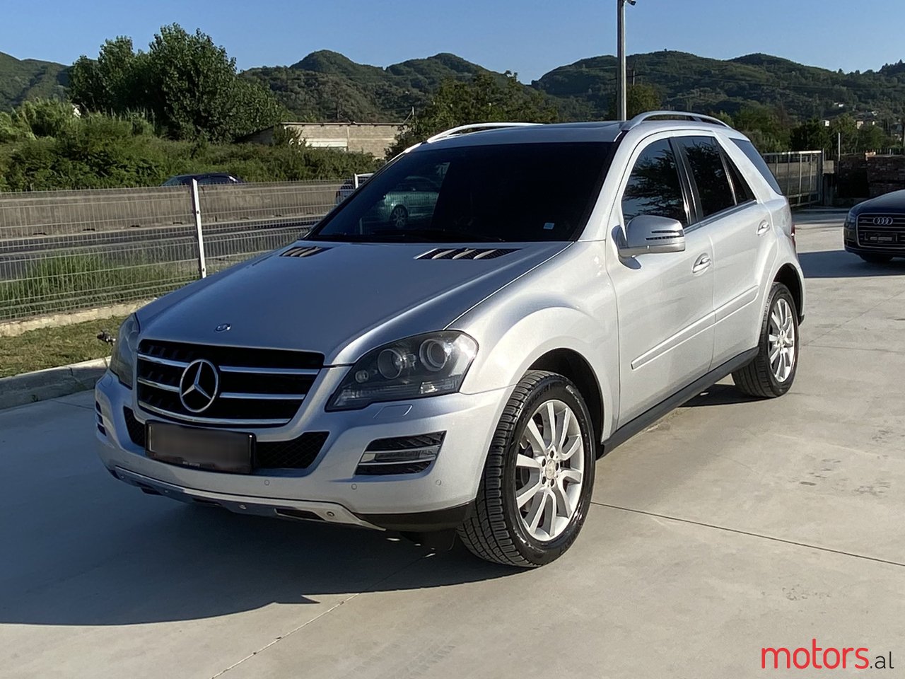 2011' Mercedes-Benz ML 300 photo #1