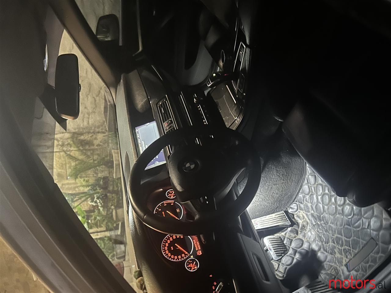 2013' BMW 520 photo #2