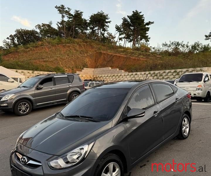 2013' Hyundai Accent photo #3