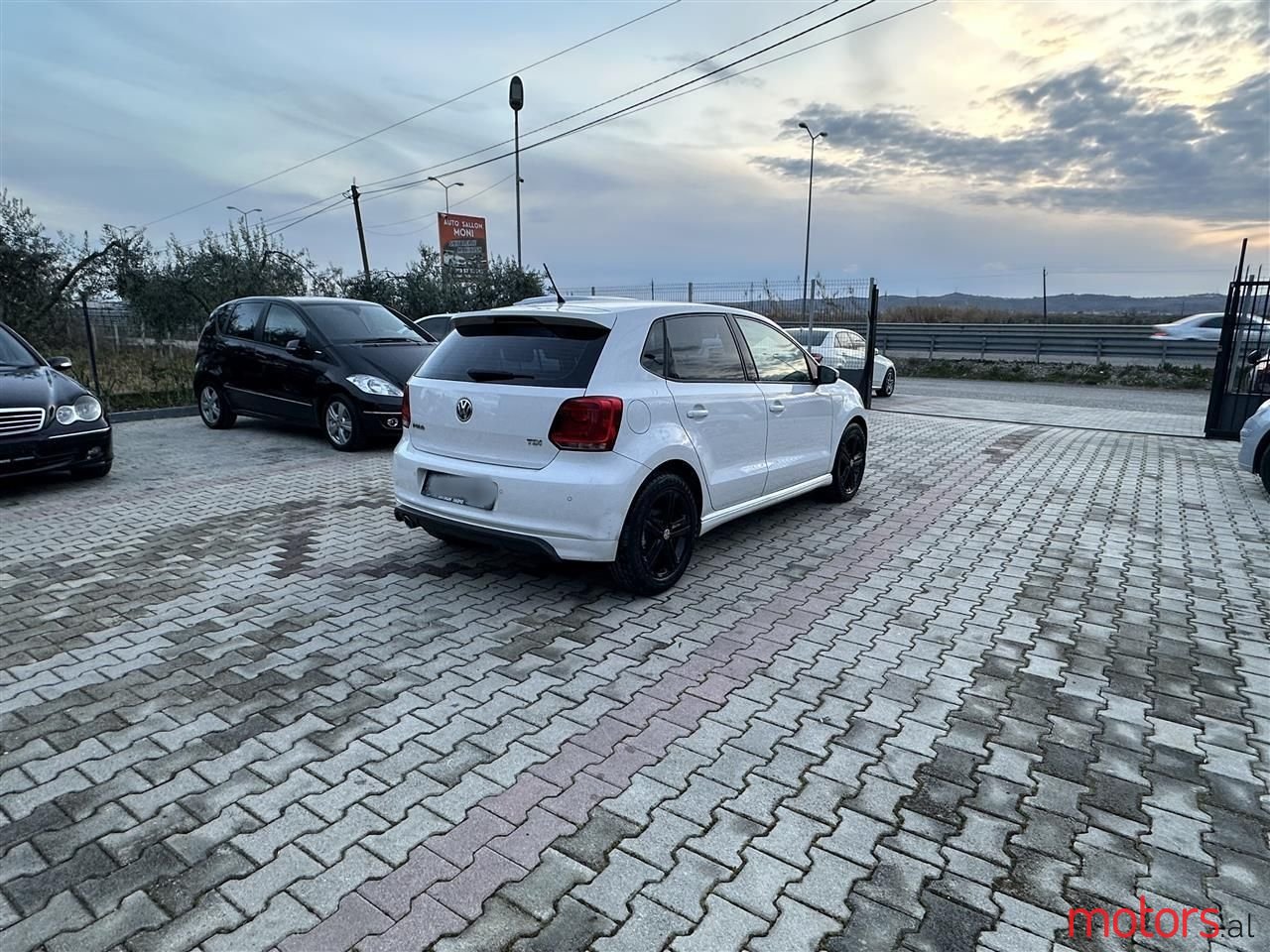 2013' Volkswagen Polo photo #4