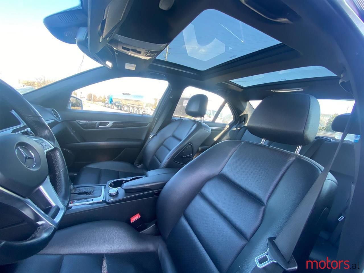 2012' Mercedes-Benz C 300 photo #2
