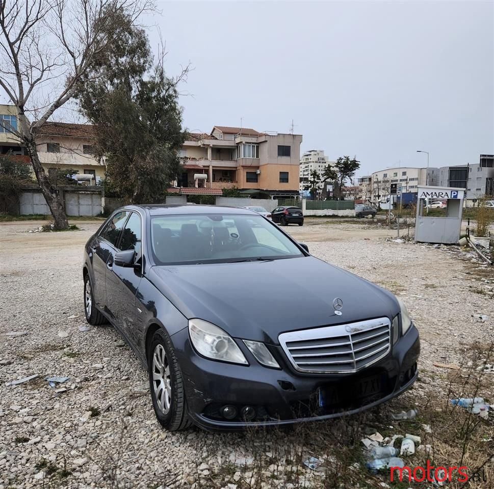 2011' Mercedes-Benz E 220 photo #1