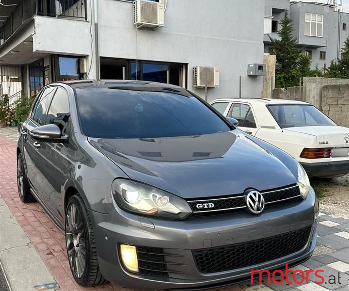 2011' Volkswagen Golf photo #3