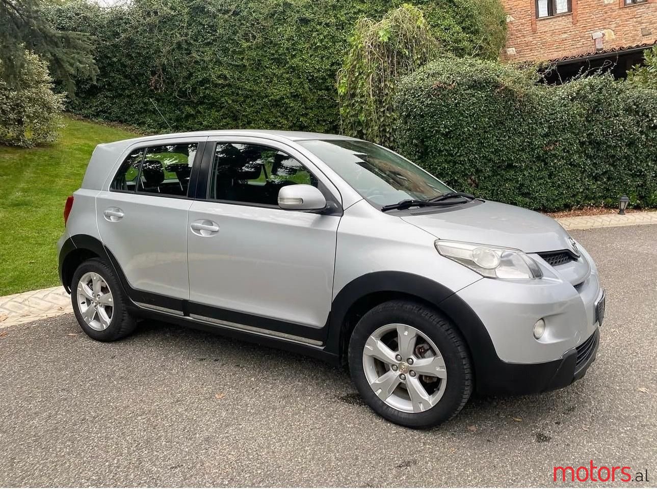 2010' Toyota Urban Cruiser photo #2