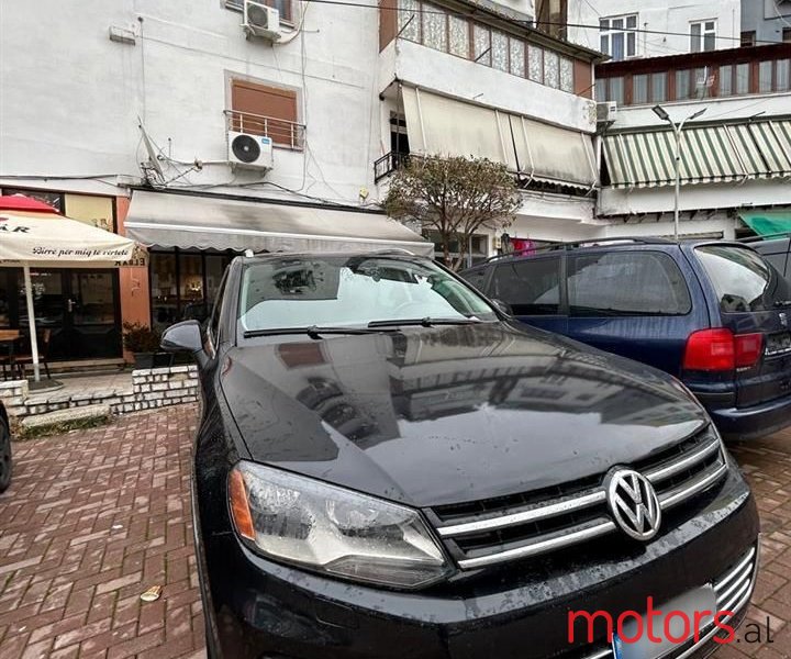 2011' Volkswagen Touareg photo #4