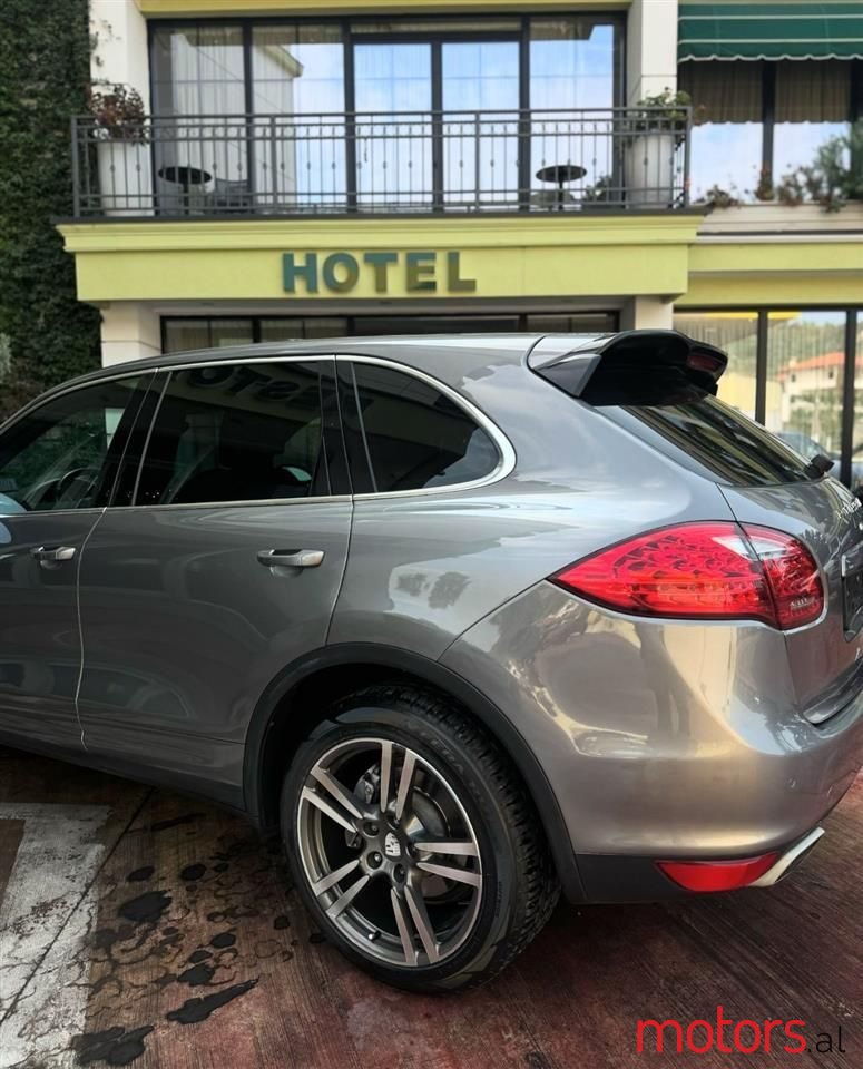 2012' Porsche Cayenne photo #5