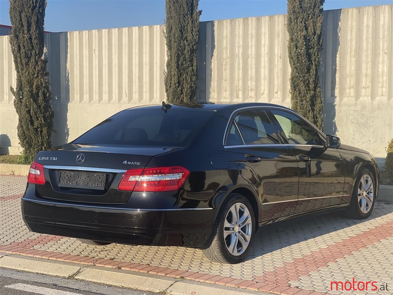 2011' Mercedes-Benz E 250 photo #3