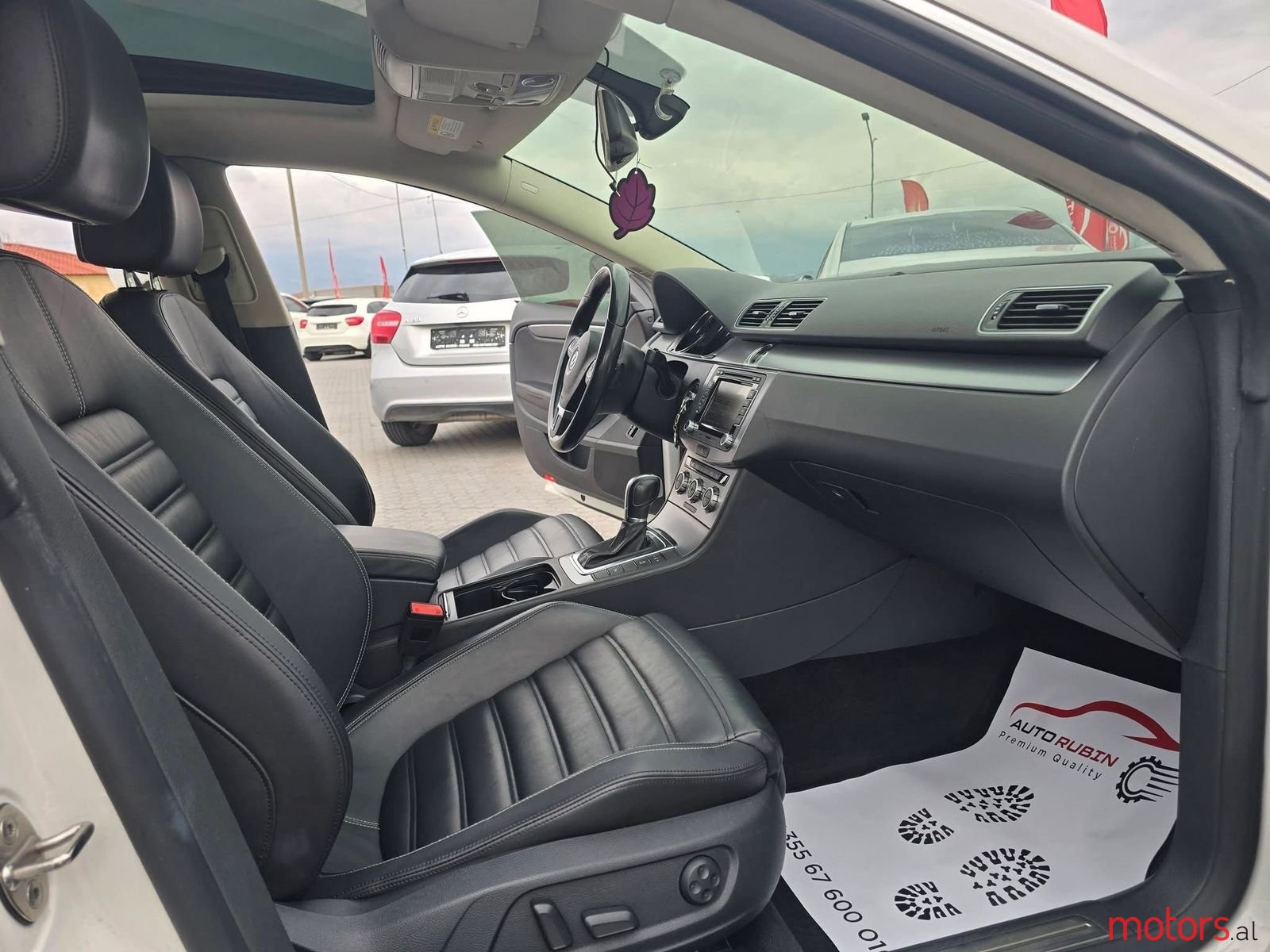 2014' Volkswagen Passat photo #3