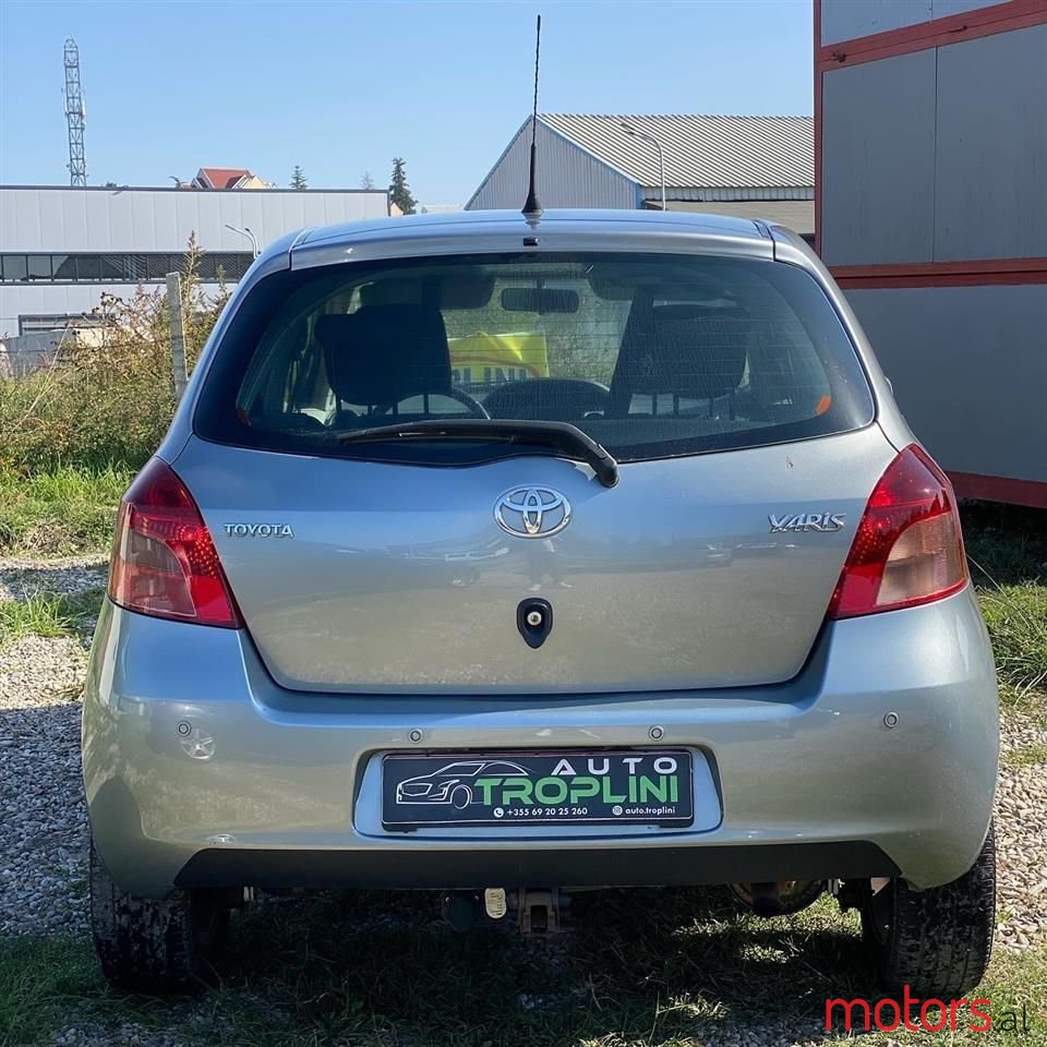 2009' Toyota Yaris photo #4