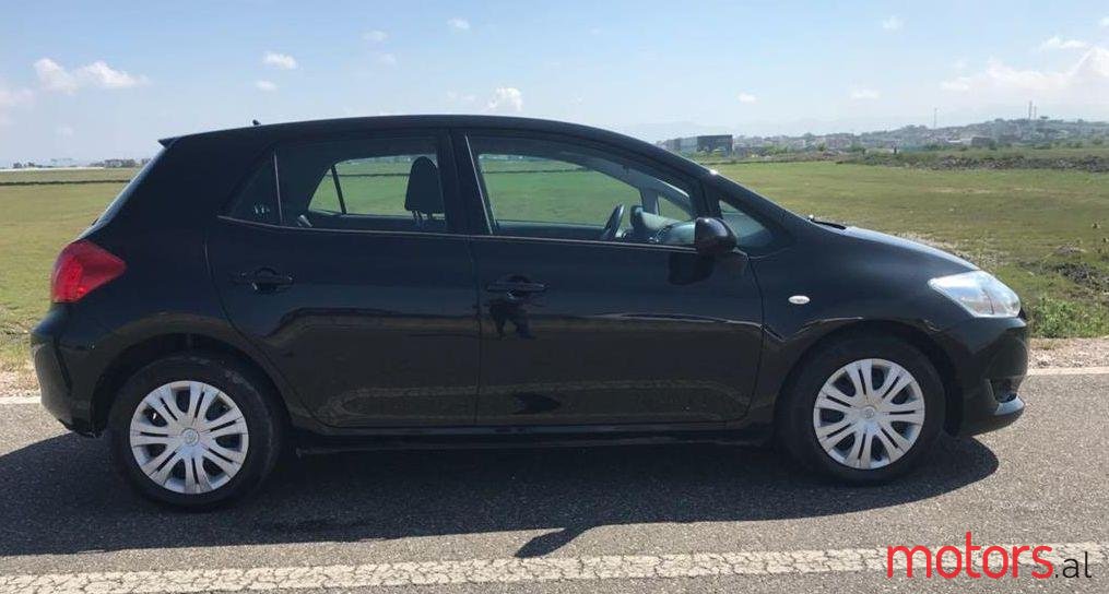 2007' Toyota Auris photo #2
