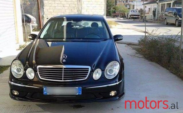 2004' Mercedes-Benz E-Class photo #2