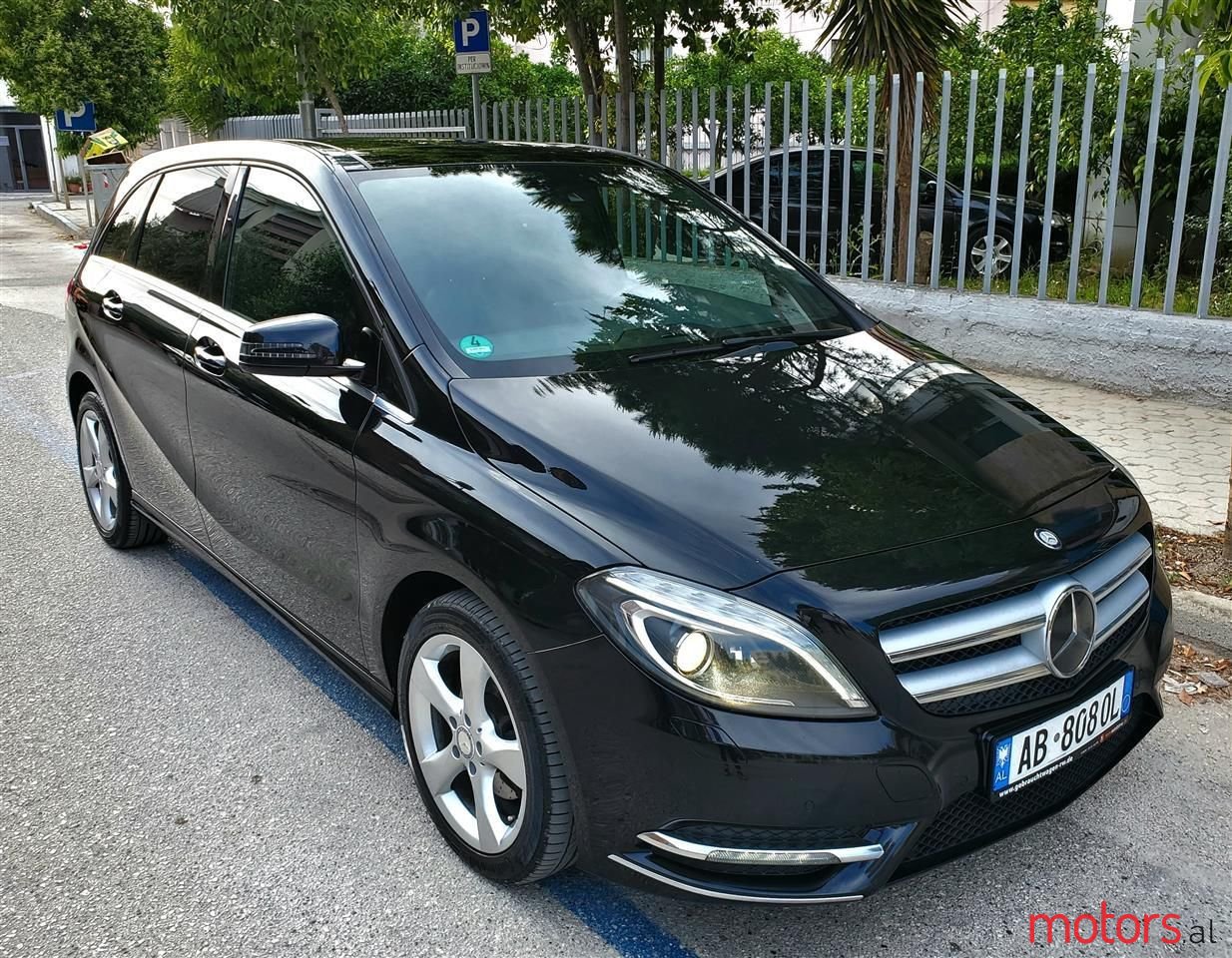 2012' Mercedes-Benz B 180 photo #1