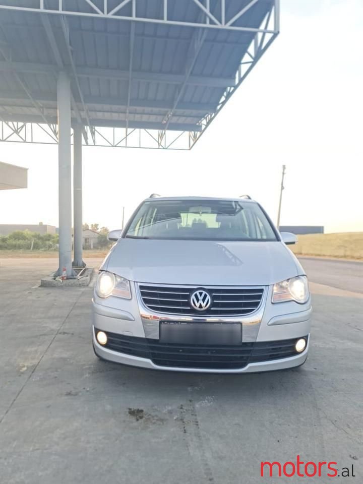 2007' Volkswagen Touran photo #4