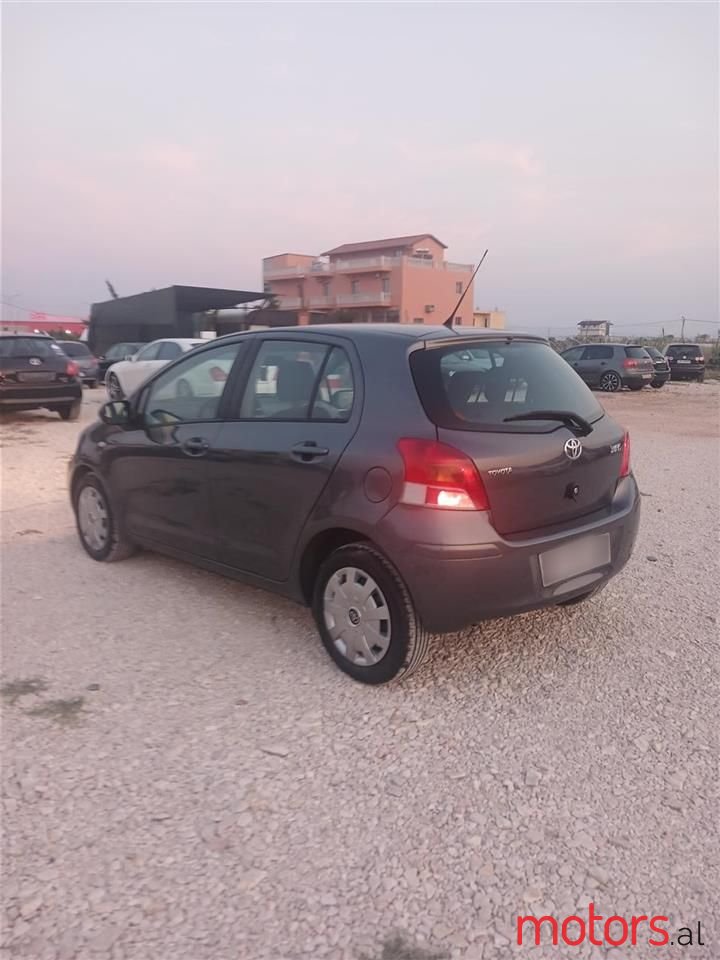 2010' Toyota Yaris photo #5