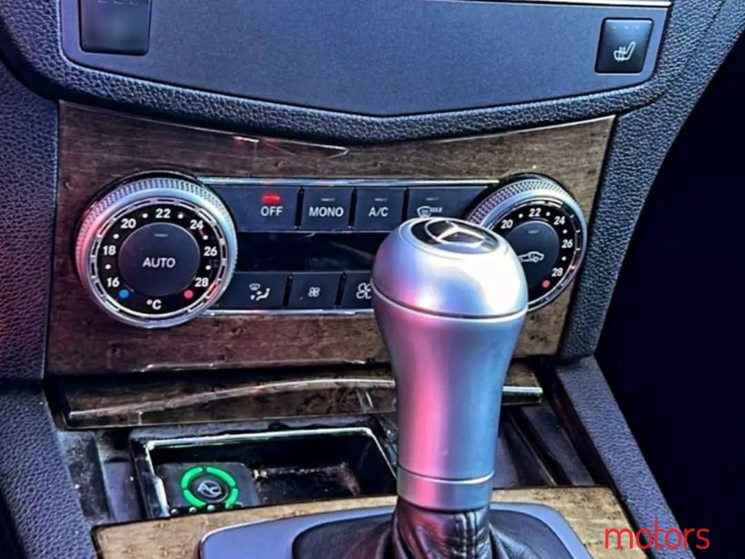 2011' Mercedes-Benz C 300 photo #3