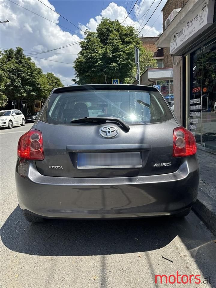 2008' Toyota Auris photo #2