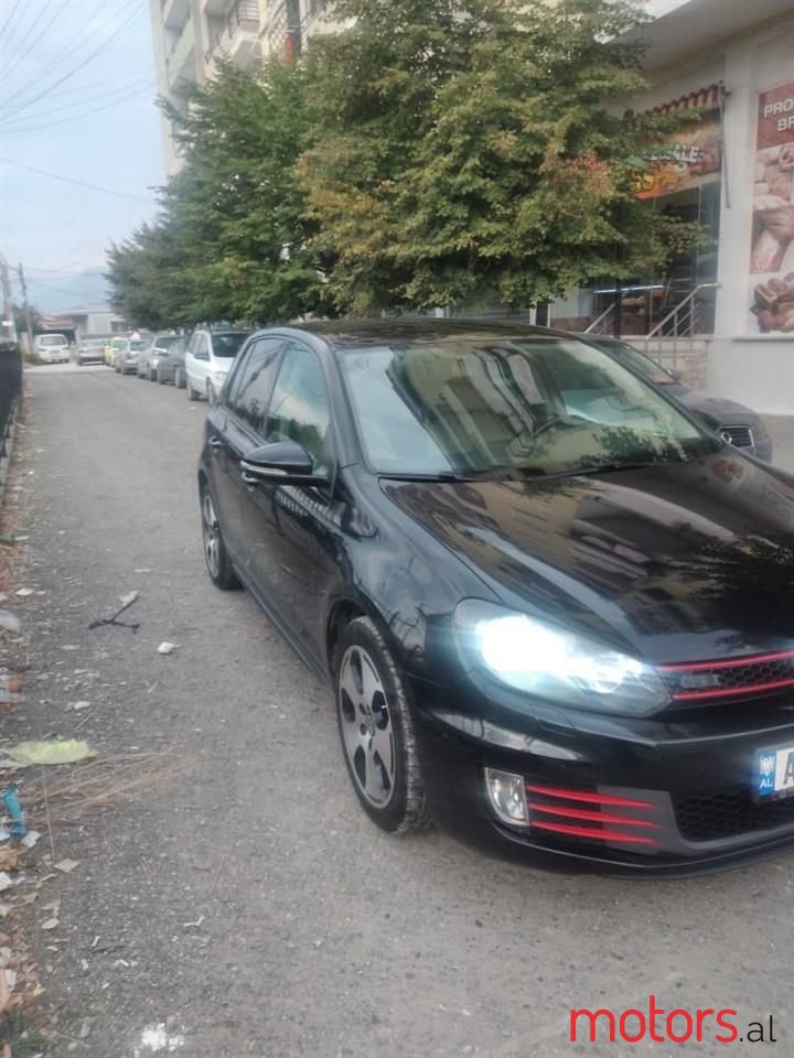 2011' Volkswagen Golf photo #2