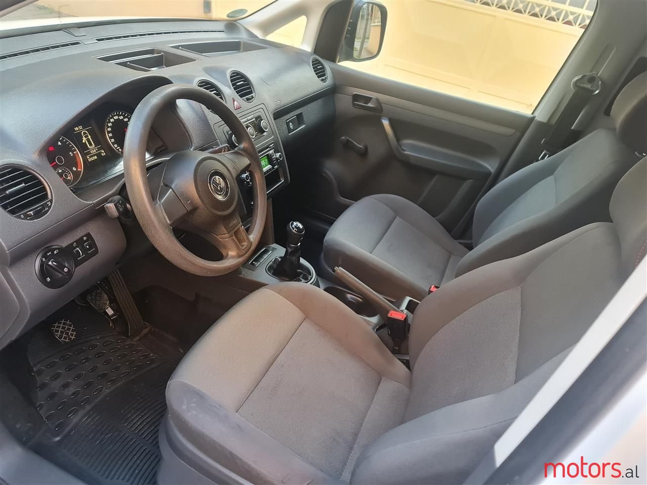 2014' Volkswagen Caddy photo #3