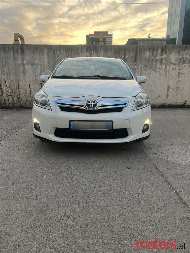 2011' Toyota Auris photo #3