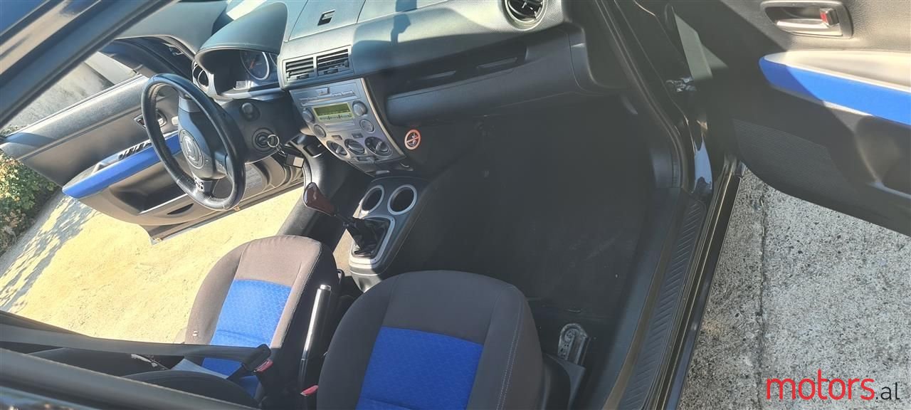 2004' Mazda 2 photo #4