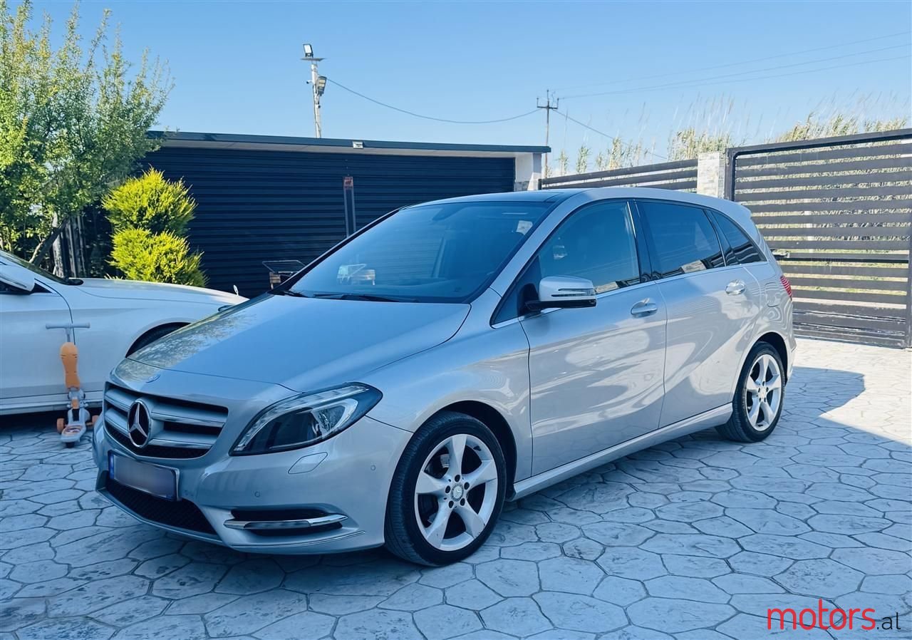 2012' Mercedes-Benz B 200 photo #1