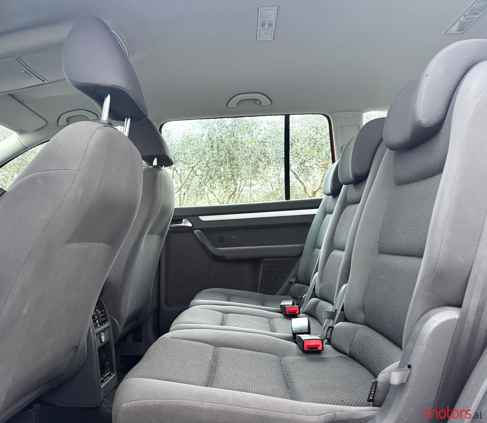 2012' Volkswagen Touran photo #4