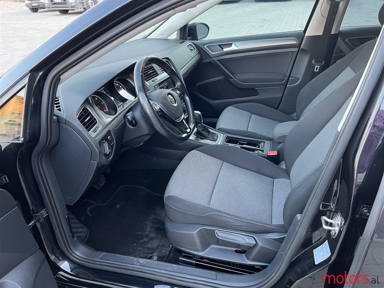 2014' Volkswagen Golf photo #5