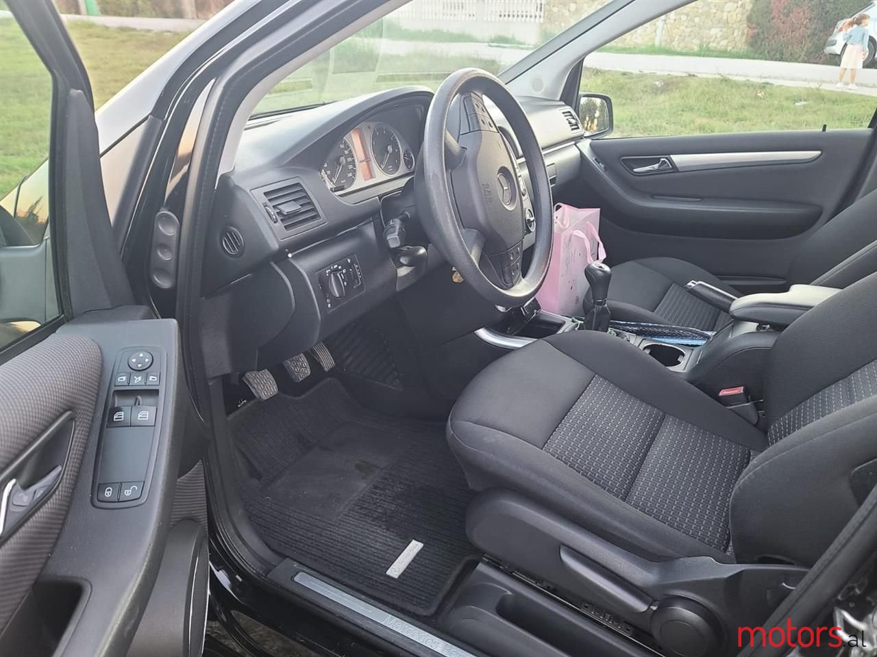 2009' Mercedes-Benz B 180 photo #4