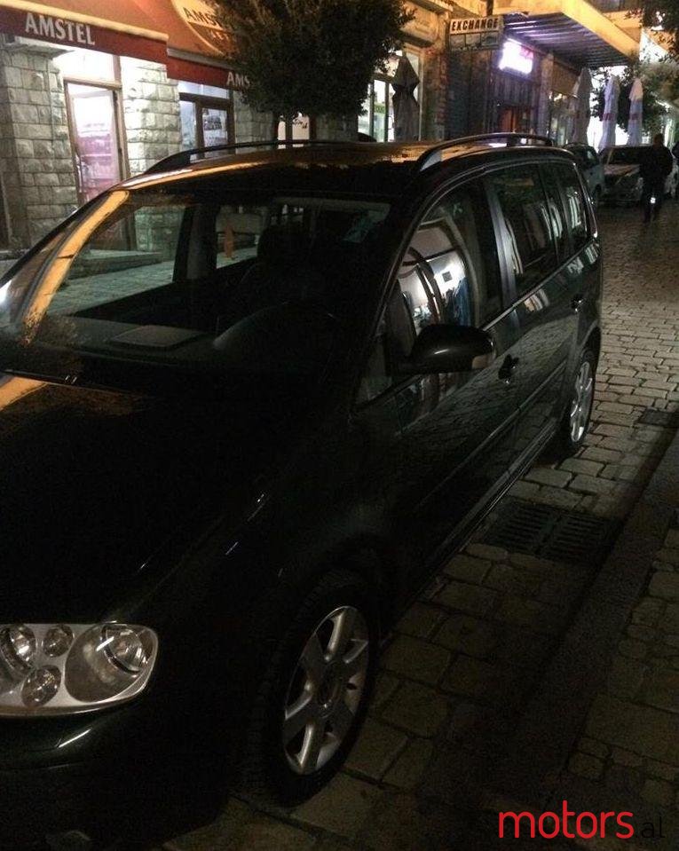 2006' Volkswagen Touran photo #1