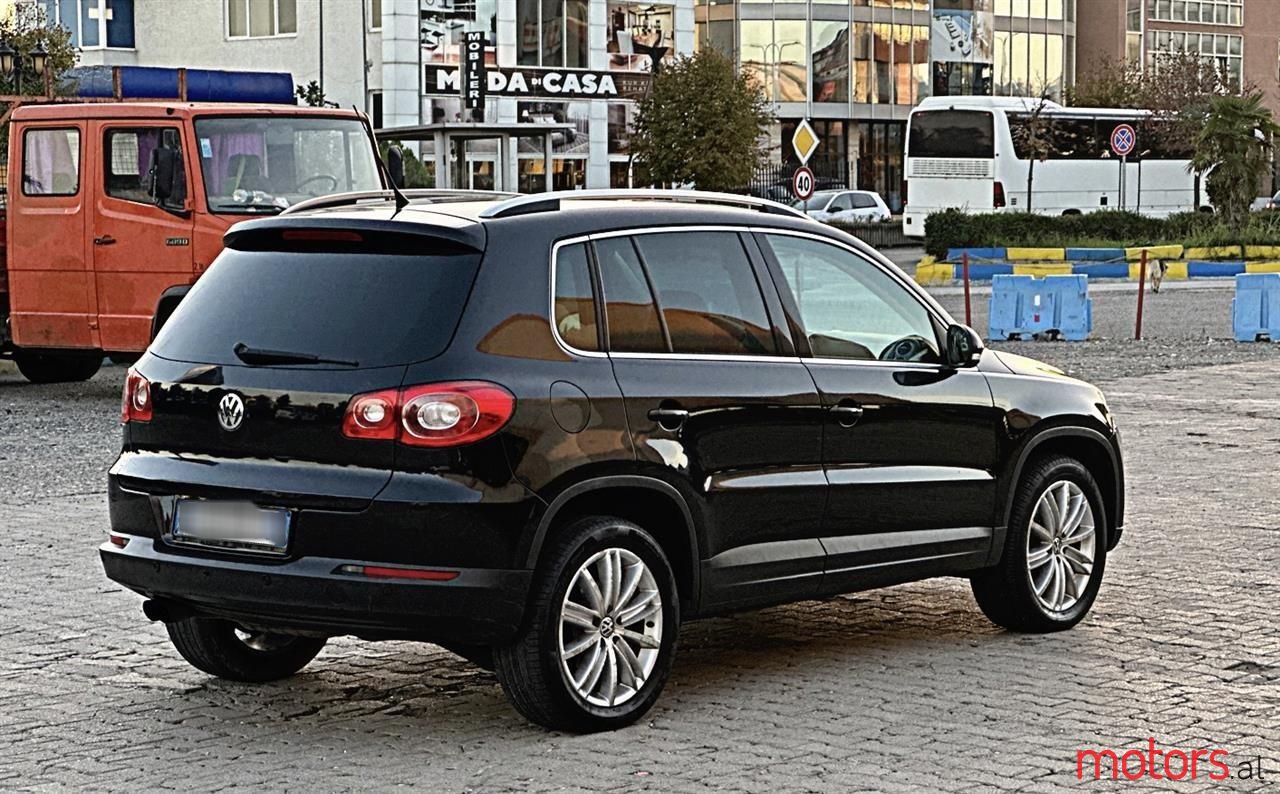 2009' Volkswagen Tiguan photo #5