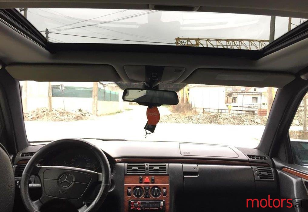 1997' Mercedes-Benz E 220 photo #1