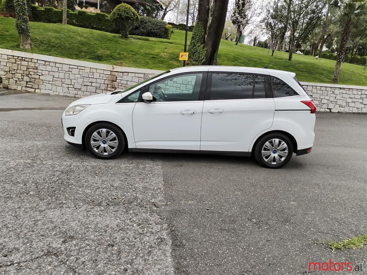 2012' Ford Grand  C-Max photo #4