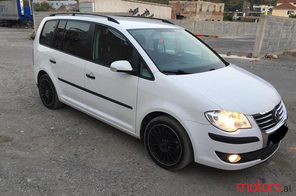 2007' Volkswagen Touran photo #2