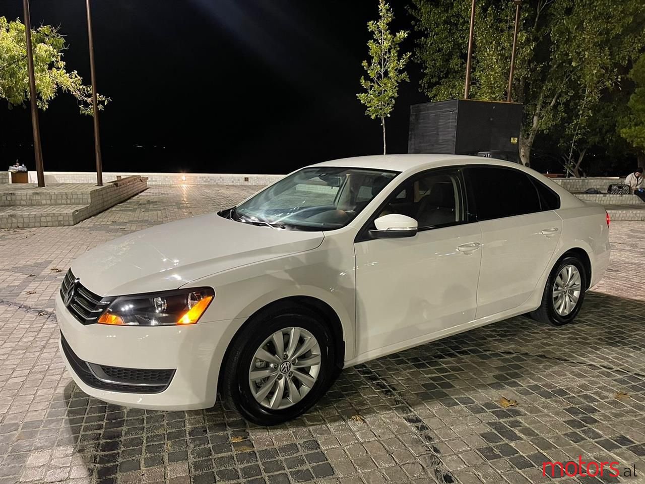 2013' Volkswagen Passat photo #1