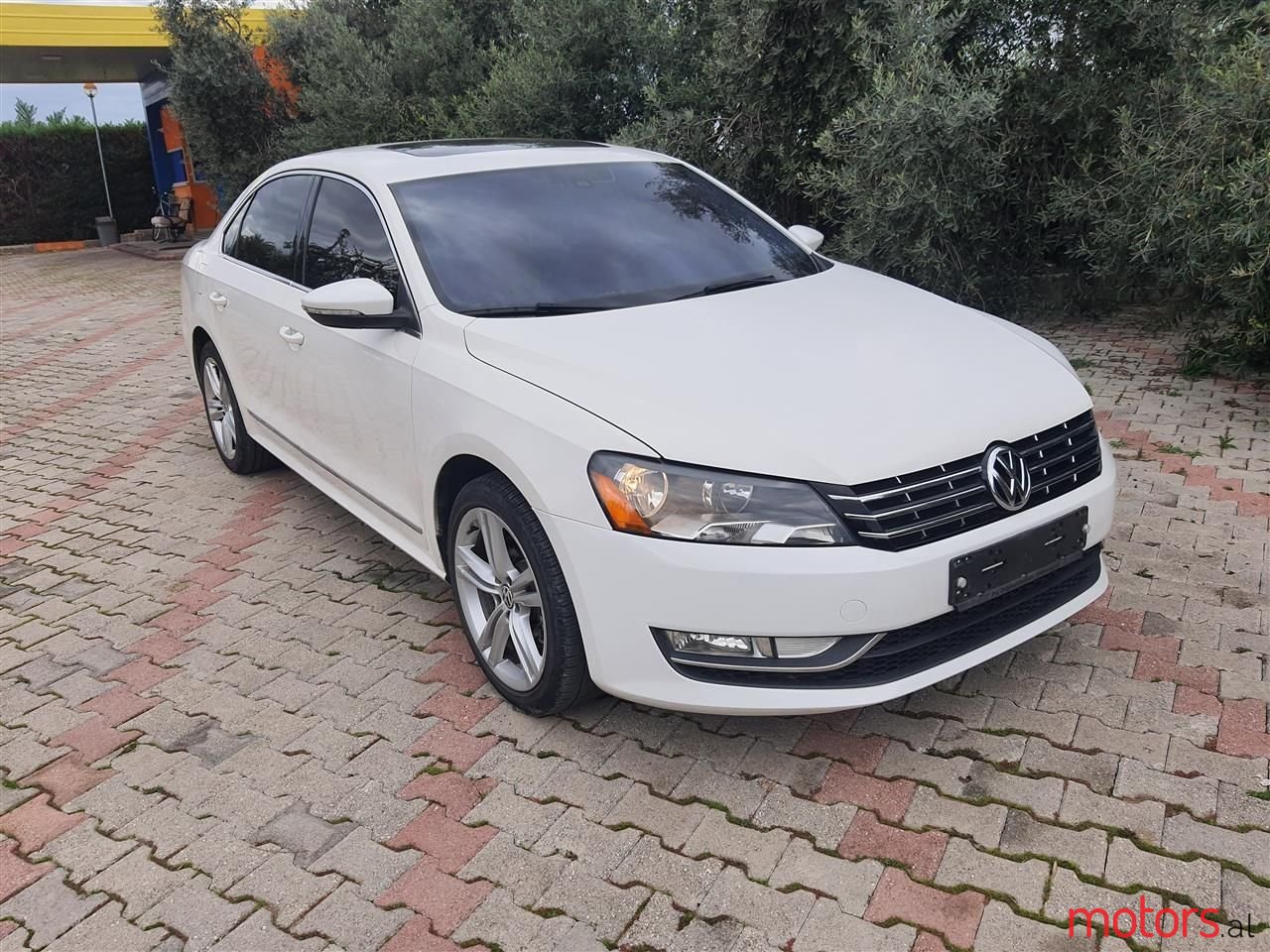 2015' Volkswagen Passat photo #4