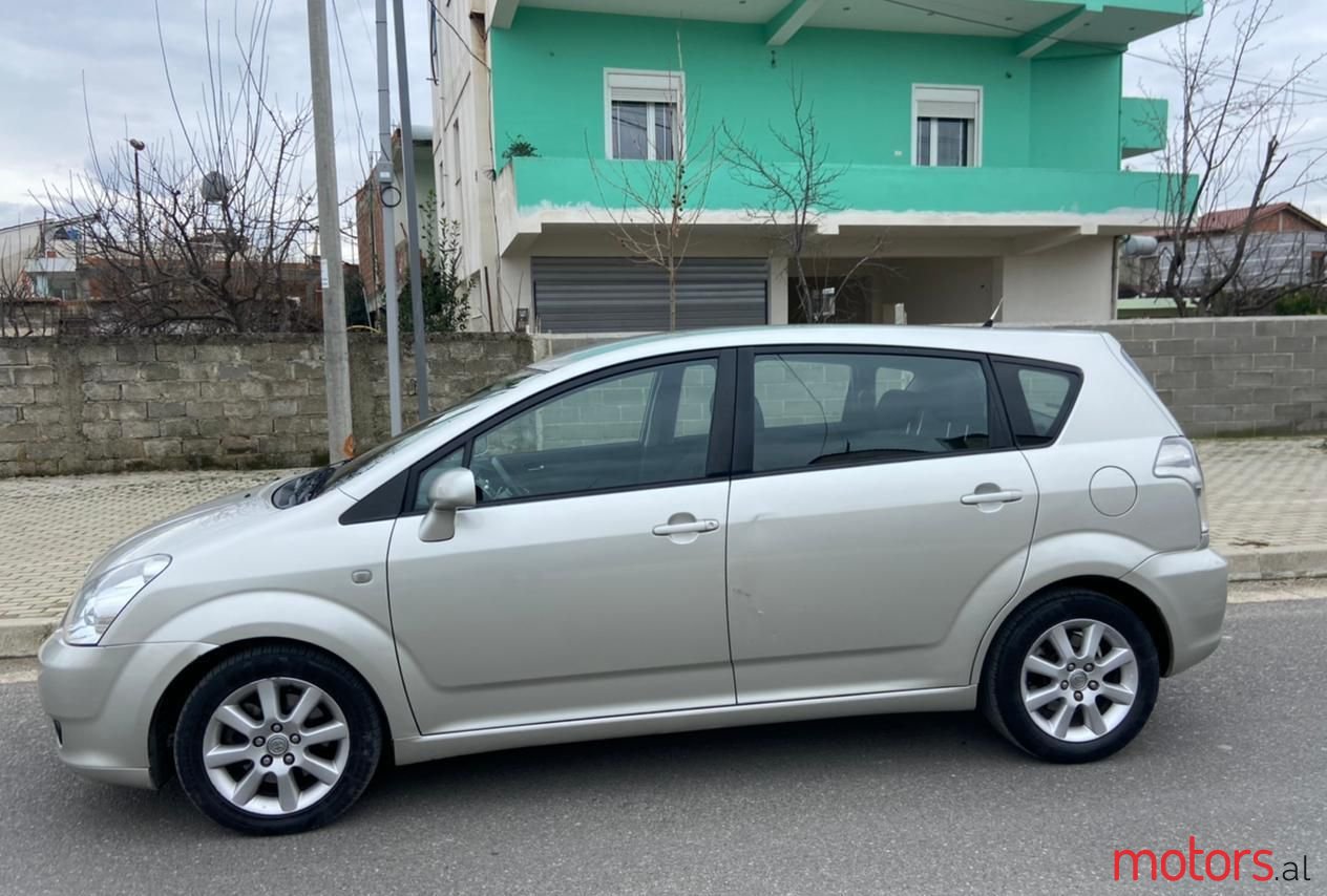 2006' Toyota Corolla Verso photo #1