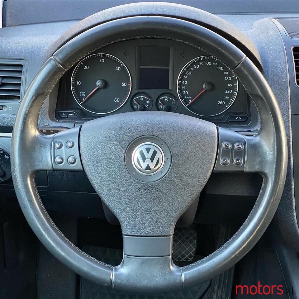 2005' Volkswagen Golf photo #6