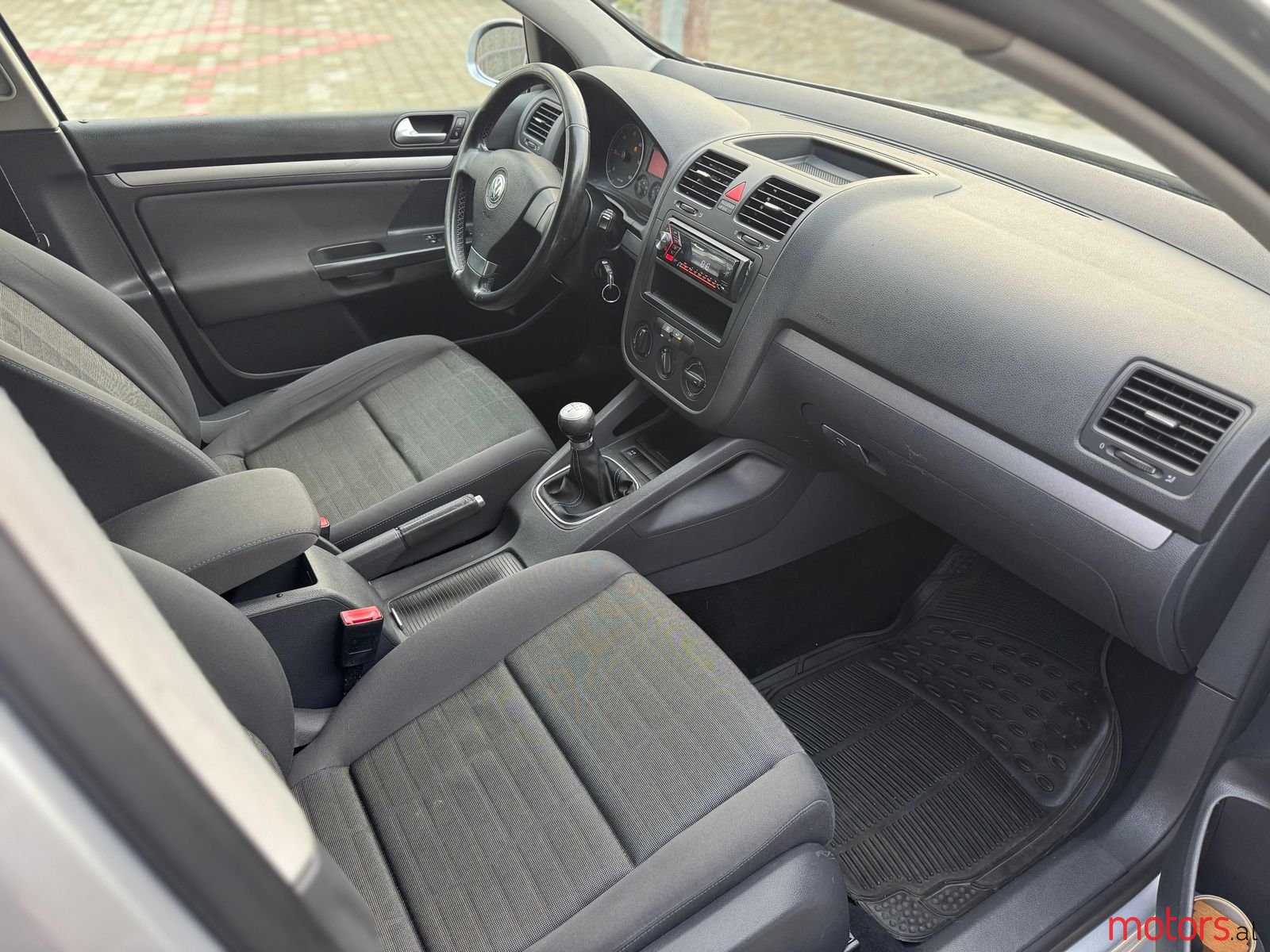 2008' Volkswagen Golf photo #5