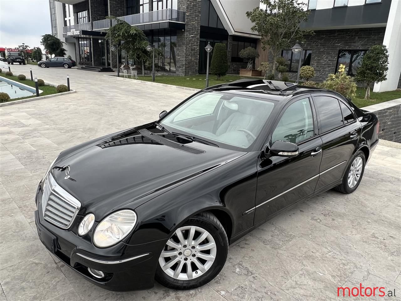 2008' Mercedes-Benz E 220 photo #1